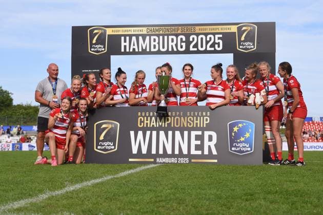 Sport Bilder des Tages Rugby, Männer Frauen, Saison 2025, Europe 7s Championship Hamburg 7s, Siegerehrungen, Steinwiesenweg (Hamburg), 29.06.2025, 2. Turnier, Tag 3 Siegerehrung der polnischen Frauen für den Sieg bei den Hamburg 7s (Nur zur redaktionellen Nutzung.) Hamburg Sportplatz Steinwiesenweg Hamburg Deutschland Copyright: xLobeca RobertoxSeidelx