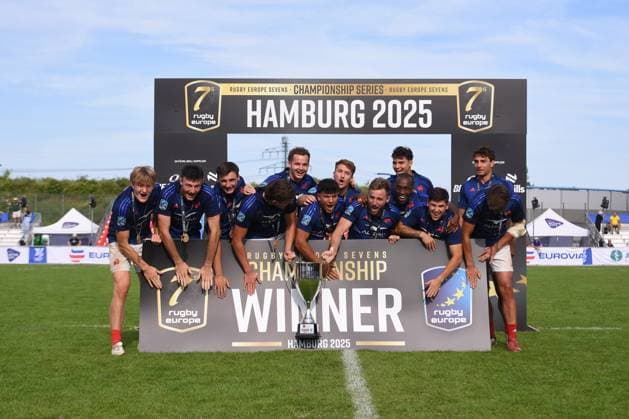 Sport Bilder des Tages Rugby, Männer Frauen, Saison 2025, Europe 7s Championship Hamburg 7s, Siegerehrungen, Steinwiesenweg (Hamburg), 29.06.2025, 2. Turnier, Tag 3 Siegerehrung für den Sieg der französischen Männer bei den Hamburg 7s (Nur zur redaktionellen Nutzung.) Hamburg Sportplatz Steinwiesenweg Hamburg Deutschland Copyright: xLobeca RobertoxSeidelx