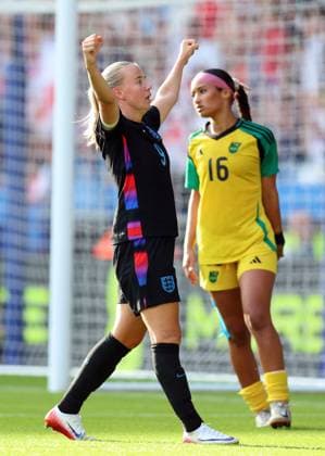 England v Jamaica - Women s International Friendly, Länderspiel, Nationalmannschaft Beth Mead of England celebrates scoring their side s seventh goal of the game during the Women s international friendly match between England and Jamaica at The King Power Stadium on June 29, 2025 in Leicester, England. Leicester The King Power Stadium England United Kingdom Copyright: xNigelxFrench Sportsphoto APLx 14129214
