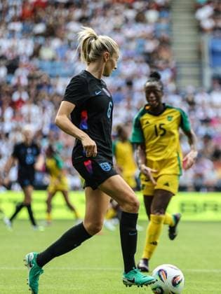 Leicester, England, June 29th 2025: Leah Williamson (6 England) on the ball during the International Friendly, Länderspiel, Nationalmannschaft football match between England and Jamaica at King Power Stadium in Leicester, England (Natalie Mincher SPP) Copyright: xNataliexMincher SPPx spp-en-NaMi-335A2328