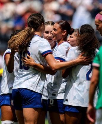 Women s International Friendly, Länderspiel, Nationalmannschaft TQL Stadium, Ohio 29 6 2025 United States vs Republic of Ireland USA s Emma Sears, Lynn Biyendolo and Yazmeen Ryan celebrate with with team mates Emma Sears, Lynn Biyendolo and Yazmeen Ryan celebrate with with team mates 29 6 2025  Copyright: x INPHO RyanxByrnex RB1_8607