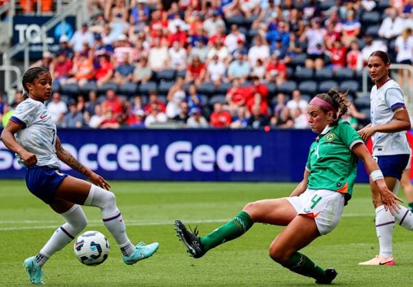 Women s International Friendly, Länderspiel, Nationalmannschaft TQL Stadium, Ohio 29 6 2025 United States vs Republic of Ireland Ireland s Caitlin Hayes comes up against Croix Bethune of USA Caitlin Hayes comes up against Croix Bethune 29 6 2025  Copyright: x INPHO RyanxByrnex RB3_6507