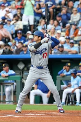 June 29, 2025: Los Angeles Dodgers designated hitter Shohei Ohtani (17) bats against the Kansas City Royals during the first inning at Kauffman Stadium in Kansas City, MO. CSM Kansas City United States of America - ZUMAc04_ 20250629_zma_c04_088 Copyright: xDavidxSmithx