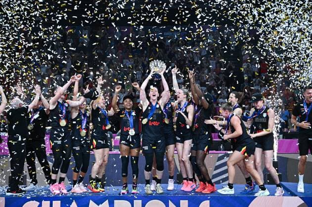 Sport Themen der Woche KW26 Sport Bilder des Tages Spain v Belgium - Women s Eurobasket Final Emma Meesseman of Belgium lifts the trophy during the FIBA Women s Eurobasket 2025 Medal Ceremony in Piraeus, Greece, on June 25, 2025  Copyright: xStefanosxKyriazisx originalFilename:kyriazis-spainvsb250629_nppgy.jpg