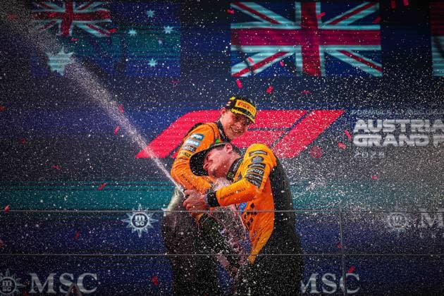 MOTORI - Formula 1 - MSC Cruises Austrian Grand Prix 2025 04 Lando Norris, (GRB) and Oscar Piastri (AUS) McLaren Mercedes MCL39, on the podium during the Austrian GP, Spielberg 26-29 June 2025, Red Bull Ring Formula 1 World Championship, WM, Weltmeisterschaft 2025. Austria Austria  Copyright: xIPAxSport ABACAx