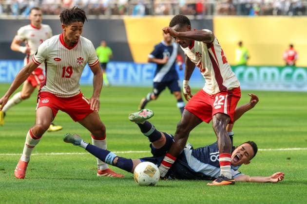 June 29th, 2025: Guatemala midfielder Oscar Santis (18) falls while being defended by Canada defender Richmond Laryea (22) during a CONCACAF Gold Cup quarterfinals soccer match between Canada and Guatemala at US Bank Stadium in Minneapolis, MN. -CSM. Minneapolis USA - ZUMAc04_ 20250629_zma_c04_161 Copyright: xStevenxGarciax