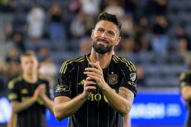 June 29, 2025, Los Angeles, California, USA: Olivier Giroud 9 of the Los Angeles Football Club waves to fans after playing his last game for LAFC at the end of their regular season MLS, Fussball Herren, USA game against the Vancouver Whitecaps on Sunday June 29, 2025 at the BMO Stadium in Los Angeles, California. JAVIER ROJAS PI Los Angeles USA - ZUMAp124 20250629_zaa_p124_030 Copyright: xJavierxRojasx