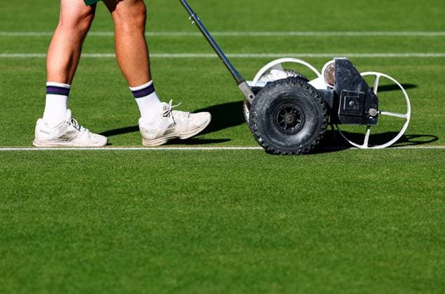 Sport Bilder des Tages Groundstaff work on outside courts before the days play. Wimbledon Tennis Championships, Day 1, The All England Lawn Tennis and Croquet Club, London, UK - 30 Jun 2025London The All England Lawn Tennis and United Kingdom  Copyright: xJamesxMarsh Shutterstockx 15378842e