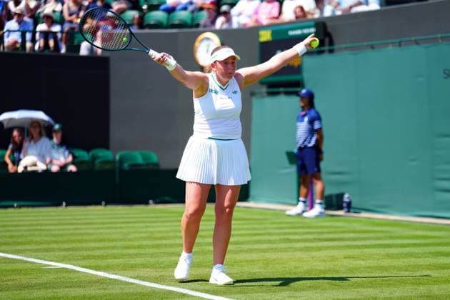 Jelena Ostapenko gestures towards the crowd (who were talking) during her first round match Wimbledon Tennis Championships, Day 1, The All England Lawn Tennis and Croquet Club, London, UK - 30 Jun 2025London The All England Lawn Tennis and United Kingdom  Copyright: xJavierxGarcia Shutterstockx 15378843ba