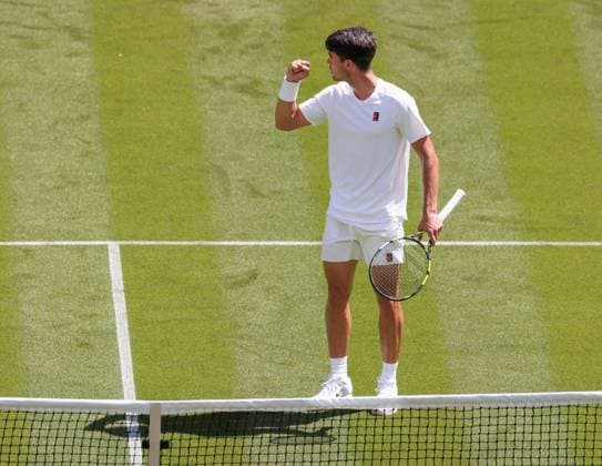 Carlos Alcaraz (ESP) macht die Faust und jubelt, Jubel, Freude, Emotion, Herren Einzel, Mens Singles Tennis - Wimbledon 2025 - Grand Slam ITF ATP, Tennis Herren WTA, Tennis Damen - AELTC - London - - Great Britain - 30 June 2025. Copyright: xJuergenxHasenkopfx