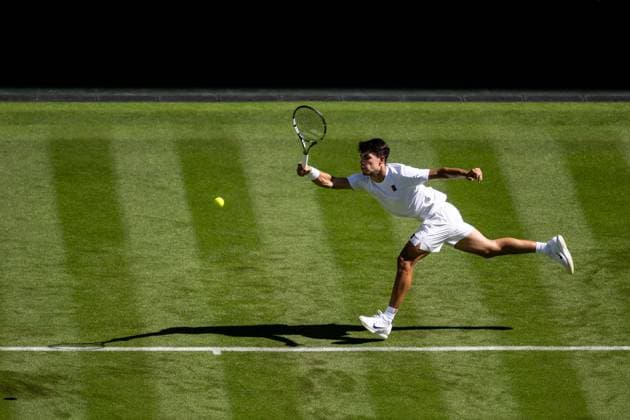 250630 Carlos Alcaraz of Spain competes in a first round singles tennis match during day 1 of Wimbledon on June 30, 2025 in London. Photo: Petter Arvidson BILDBYRAN kod PA PA1043 tennis wimbledon day 1 bbeng spanien Copyright: PETTERxARVIDSON BB250630PA057