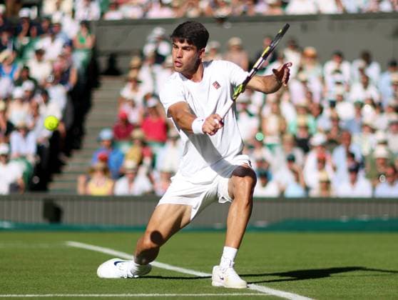 Wimbledon Championships 2025 AELTC, Day One, London, UK - 30 06 2025 Carlos Alcaraz (ESP) in action during his first round match against Fabio Fognini (ITA) in the 2025 Wimbledon Championships London Wimbledon London GBR, UK NEWSPAPERS OUT Copyright: xMarkxGreenwoodx