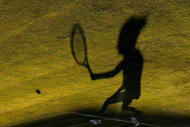 250630 The shadow of Marie Bouzkova of Czech Republic during a first round singles tennis match during day 1 of Wimbledon on June 30, 2025 in London. Photo: Petter Arvidson BILDBYRAN kod PA PA1043 tennis wimbledon day 1 bbeng tjeckien genre skugga tennisspelare anonym anonymt Copyright: PETTERxARVIDSON BB250630PA075
