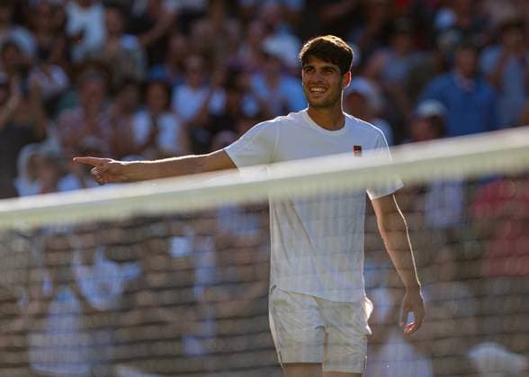 Tennis - Wimbledon Championship 2025 - Day 1 LONDON, ENGLAND - Monday, June 30, 2025: Carlos Alcaraz (ESP) celebrates after the Gentlemen s Singles 1st Round on Day One of The Championships Wimbledon 2025 at the All England Lawn Tennis and Croquet Club. Alcaraz won 7-5 6-7(5) 7-5 2-6 6-1. (Photo by Kirsten Holst Propaganda) LONDON All England Lawn Tennis and Croquet Club GREATER LONDON ENGLAND  Copyright: xKirstenxHolstx 2025-06-30-051-Wimbledon_Day_1
