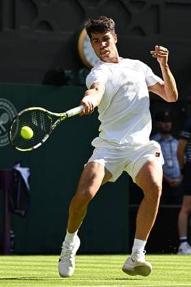 (250701) -- LONDON, July 1, 2025 -- Carlos Alcaraz hits a return during the men s singles first round match between Carlos Alcaraz of Spain and Fabio Fognini of Italy at Wimbledon Tennis Championship in London, Britain, June 30, 2025. ) ) (SP)BRITAIN-LONDON-TENNIS-WIMBLEDON-MEN S SINGLES ZhaoxDingzhe 