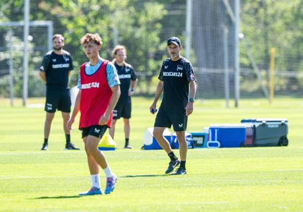 Fussball, Herren, Saison 2025 26, 2. Bundesliga, Hertha BSC, Training, v.l. Maurice Krattenmacher (Hertha BSC), Trainer Stefan Leitl (Hertha BSC), 01.07. 2025,