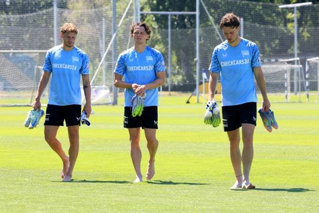 DEU, DFL, 2. FBL Hertha BSC, Training, 01.07.2025, Sportforum, Berlin, DEU, DFL, 2. FBL Hertha BSC, Training, im Bild Marton Dardai (Hertha BSC Berlin 31), Fabian Reese (Hertha BSC Berlin 11), Linus Gechter (Hertha BSC Berlin 44) DFL - regulations prohibit any use of Photographs as image sequences and or quasi-video