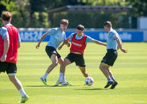 Fussball, Herren, Saison 2025 26, 2. Bundesliga, Hertha BSC, Training, v.l. Kennet Eichhorn (Hertha BSC), Dion Ajvazi (Hertha BSC), Diego Demme (Hertha BSC), 01.07. 2025,