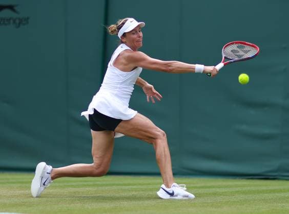 Wimbledon Championships 2025 AELTC, Day Two, London, UK - 01 07 2025 Tatjana Maria (GER) in action during her first round match against Katie Volynets (USA) in the 2025 Wimbledon Championships London Wimbledon London GBR, UK NEWSPAPERS OUT Copyright: xMarkxGreenwoodx