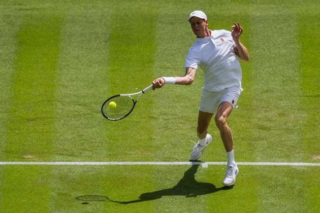 250701 Jannik Sinner of Italy competes in a first round singles tennis match during day 2 of Wimbledon on July 1, 2025 in London. Photo: Petter Arvidson BILDBYRAN kod PA PA1045 tennis wimbledon day 2 bbeng Copyright: PETTERxARVIDSON BB250701PA002