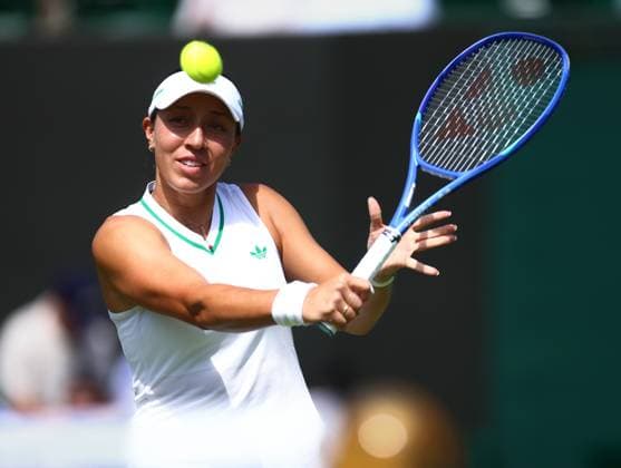 Wimbledon Championships 2025 AELTC, Day Two, London, UK - 01 07 2025 Jessica Pegula (USA) in action during her first round match against Elisabetta Cocciaretto (ITA) in the 2025 Wimbledon Championships London Wimbledon London GBR, UK NEWSPAPERS OUT Copyright: xMarkxGreenwoodx