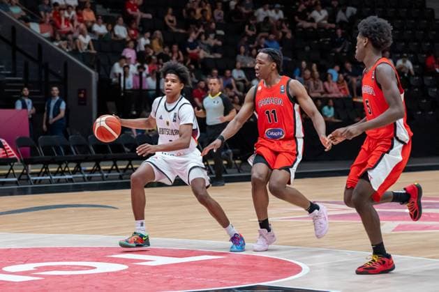 Lausanne, Switzerland, July 1st 2025: Christian Anderson (3 Germany) driving to the rim defended by Efeosa Oliogu (11 Canada) during the FIBA U19 Basketball World Cup 2025 group stage game between Germany and Canada at Vaudoise Arena in Lausanne, Switzerland. (Pierre-Adrien Lagrange SPP) Copyright: xPierre-AdrienxLagrangex xSPPx spp-en-PiLaSp-PAL-GER-CAN-FIBAU19-20250701-3