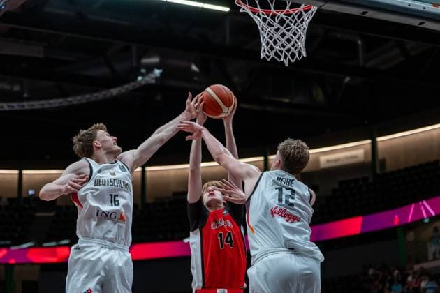 Lausanne, Switzerland, July 1st 2025: Amon Dörries (16 Germany), Maxime Meyer (14 Canada) and Eric Reibe (12 Germany) fighting for a rebound during the FIBA U19 Basketball World Cup 2025 group stage game between Germany and Canada at Vaudoise Arena in Lausanne, Switzerland. (Pierre-Adrien Lagrange SPP) Copyright: xPierre-AdrienxLagrangex xSPPx spp-en-PiLaSp-PAL-GER-CAN-FIBAU19-20250701-45
