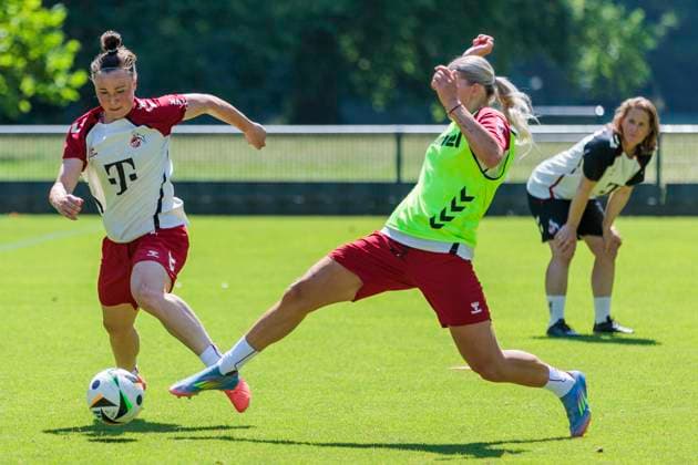 Trainingsauftakt, 1. FC Köln Frauen; 01.07.2025 Marina Hegering (1. FC Köln, 33), Julia Schiffarth (1. FC Köln, 22) beim Trainigsauftakt der 1. FC Köln Frauen am 01.07.2025 am Geißbockheim in Köln Copyright: xBEAUTIFULxSPORTS Meuselx