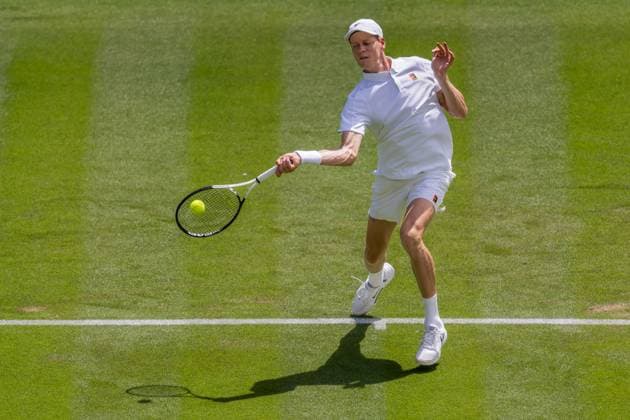 250701 Jannik Sinner of Italy competes in a first round singles tennis match during day 2 of Wimbledon on July 1, 2025 in London. Photo: Petter Arvidson BILDBYRAN kod PA PA1045 tennis wimbledon day 2 bbeng italien Copyright: PETTERxARVIDSON BB250701PA031