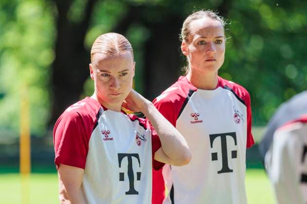 Trainingsauftakt, 1. FC Köln Frauen; 01.07.2025 Anna Gerhardt (1. FC Köln, 21), Lisa Schmitz (1. FC Köln, 1) beim Trainigsauftakt der 1. FC Köln Frauen am 01.07.2025 am Geißbockheim in Köln Copyright: xBEAUTIFULxSPORTS Meuselx