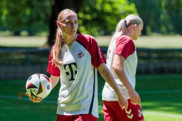 Trainingsauftakt, 1. FC Köln Frauen; 01.07.2025 Merle Hokamp (1. FC Köln, 13) beim Trainigsauftakt der 1. FC Köln Frauen am 01.07.2025 am Geißbockheim in Köln Copyright: xBEAUTIFULxSPORTS Meuselx