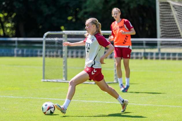 Trainingsauftakt, 1. FC Köln Frauen; 01.07.2025 Carlotta Imping (1. FC Köln, 14) beim Trainigsauftakt der 1. FC Köln Frauen am 01.07.2025 am Geißbockheim in Köln Copyright: xBEAUTIFULxSPORTS Meuselx