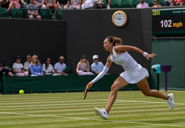 Tennis - Wimbledon Championship 2025 - Day 2 LONDON, ENGLAND - Tuesday, July 1, 2025: Xinyu Wang (CHN) during the Ladies Singles 1st Round on Day Two of The Championships Wimbledon 2025 at the All England Lawn Tennis and Croquet Club. (Photo by Kirsten Holst Propaganda) LONDON All England Lawn Tennis and Croquet Club GREATER LONDON ENGLAND  Copyright: xKirstenxHolstx 2025-07-01-039-Wimbledon_Day_2