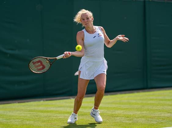 Tennis - Wimbledon Championship 2025 - Day 2 LONDON, ENGLAND - Tuesday, July 1, 2025: Katerina Siniakova (CZE) during the Ladies Singles 1st Round on Day Two of The Championships Wimbledon 2025 at the All England Lawn Tennis and Croquet Club. (Photo by Kirsten Holst Propaganda) LONDON All England Lawn Tennis and Croquet Club GREATER LONDON ENGLAND  Copyright: xKirstenxHolstx 2025-07-01-042-Wimbledon_Day_2