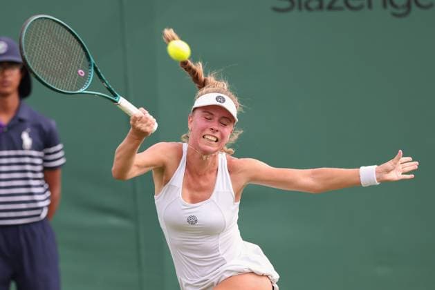 Magdalena Frech (POL) Damen Einzel, Ladies Singles Tennis - Wimbledon 2025 - Grand Slam ITF ATP, Tennis Herren WTA, Tennis Damen - AELTC - London - - Great Britain - 1 July 2025. Copyright: xJuergenxHasenkopfx
