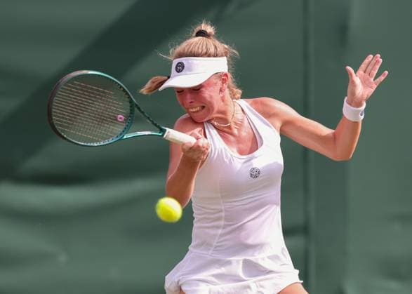 Magdalena Frech (POL) Damen Einzel, Ladies Singles Tennis - Wimbledon 2025 - Grand Slam ITF ATP, Tennis Herren WTA, Tennis Damen - AELTC - London - - Great Britain - 1 July 2025. Copyright: xJuergenxHasenkopfx