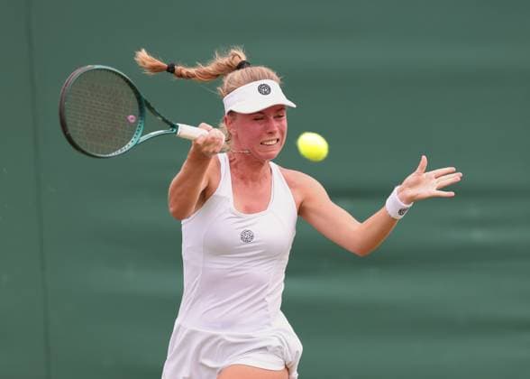 Magdalena Frech (POL) Damen Einzel, Ladies Singles Tennis - Wimbledon 2025 - Grand Slam ITF ATP, Tennis Herren WTA, Tennis Damen - AELTC - London - - Great Britain - 1 July 2025. Copyright: xJuergenxHasenkopfx
