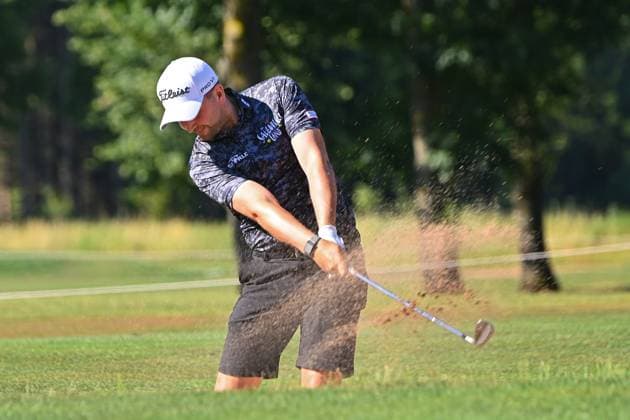 Nicolai von Dellingshausen (GER), Aktion,Einzelbild,angeschnittenes Einzelmotiv,Halbfigur,halbe Figur. Bunkerschlag. ProAm ,GOLF BMW International Open 2025 am 02.07.2025 im Golfclub Muenchen Eichenried.