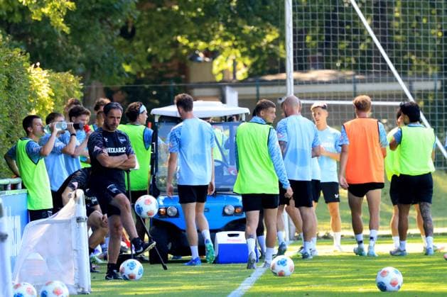 DEU, DFL, 2. FBL Hertha BSC, Training, 02.07.2025, Sportforum, Berlin, DEU, DFL, 2. FBL Hertha BSC, Training, im Bild Platz im Schatten, Hertha-Spielerkreis DFL - regulations prohibit any use of Photographs as image sequences and or quasi-video