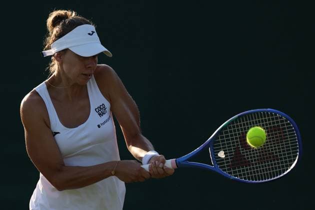 July 2, 2025, London, Celestynow, England: MAGDA LINETTE of Poland during the match against E. Jacquemot of France in the first round of Championships 2025 at Wimbledon AELTC in London. London England - ZUMAc278 20250702_zsp_c278_023 Copyright: xMarcinxCholewinskix