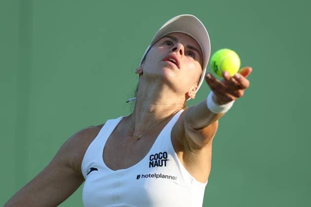July 2, 2025, London, Celestynow, England: MAGDA LINETTE of Poland during the match against E. Jacquemot of France in the first round of Championships 2025 at Wimbledon AELTC in London. London England - ZUMAc278 20250702_zsp_c278_029 Copyright: xMarcinxCholewinskix