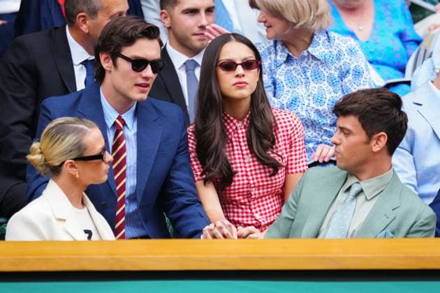 Olivia Rodrigo and Louis Partridge, Tom Daley and Sophie Lee in the Royal Box on Centre Court Wimbledon Tennis Championships, Day 3, The All England Lawn Tennis and Croquet Club, London, UK - 02 Jul 2025London The All England Lawn Tennis and United Kingdom  Copyright: xJavierxGarcia Shutterstockx 15381941n