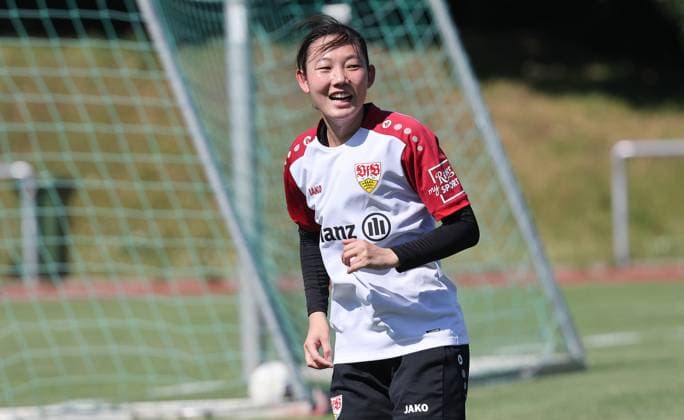 Stuttgart , Fußball Trainingsauftakt VfB Stuttgart Frauen , Haruka Osawa