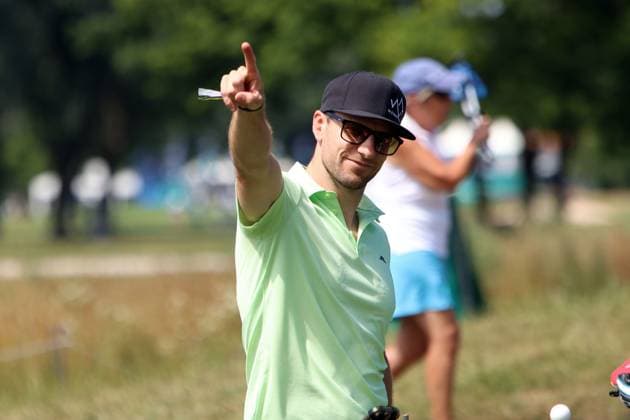 BMW International Open, Eichenried, 02.07.2025 Golf, BMW International Open, Eichenried, 02.07.2025, ProAm Turnier Bild: Tobias Arlt (Rennrodler) mit Gruß in die Kamera Copyright: xBEAUTIFULxSPORTS NilsxKoepkex