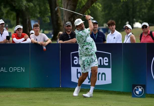 BMW International Open, Eichenried, 02.07.2025 Golf, BMW International Open, Eichenried, 02.07.2025, ProAm Turnier Bild: Paul Ripke (Fotograf & Filmemacher) beim Abschlag mit verzerrtem Gesicht Copyright: xBEAUTIFULxSPORTS NilsxKoepkex