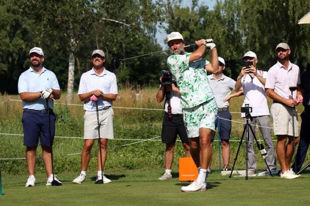 BMW International Open, Eichenried, 02.07.2025 Golf, BMW International Open, Eichenried, 02.07.2025, ProAm Turnier Bild: Paul Ripke (Fotograf & Filmemacher) beobachtet von Peter Finch (Golf-Influencer), Wesley Bryan (Profigolfer) und rechts George Bryan (Golf-Influencer) Copyright: xBEAUTIFULxSPORTS NilsxKoepkex