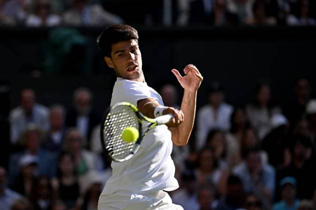 (250703) -- LONDON, July 3, 2025 -- Carlos Alcaraz hits a return during the men s singles second round match between Carlos Alcaraz of Spain and Oliver Tarvet of Britain at the Wimbledon Tennis Championships in London, Britain, July 2, 2025. ) (SP)BRITAIN-LONDON-TENNIS-WIMBLEDON-MEN S SINGLES LixYing 