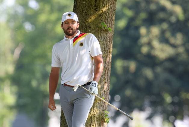 Amateur Tim Wiedemeyer (GER) schlaegt aus dem Rough, 36. BMW International Open 2025, Golf, DP World Tour, Herren, Runde 1, 03.07.2025 Eichenried Bayern Deutschland