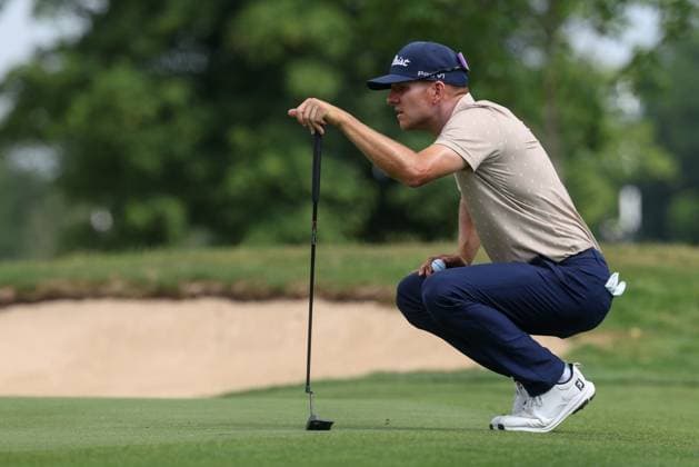 Yannik Paul (GER) beim lesen der Puttlinie, 36. BMW International Open 2025, Golf, DP World Tour, Herren, Runde 1, 03.07.2025 Eichenried Bayern Deutschland