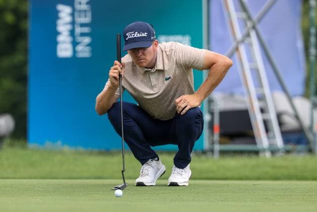 Yannik Paul (GER) beim lesen der Puttlinie, 36. BMW International Open 2025, Golf, DP World Tour, Herren, Runde 1, 03.07.2025 Eichenried Bayern Deutschland
